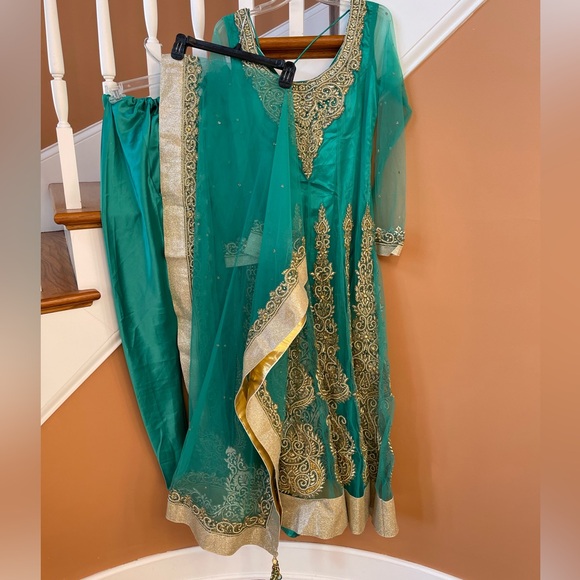 Beautiful Elegant Indian Anarkali Suit ; New without tags, unworn. Stunning!! - Picture 9 of 14
